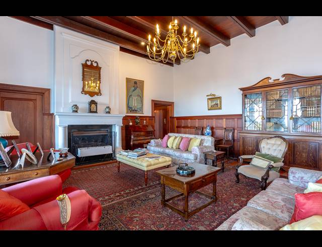 5 BEDROOM FREESTANDING TO LET IN CONSTANTIA